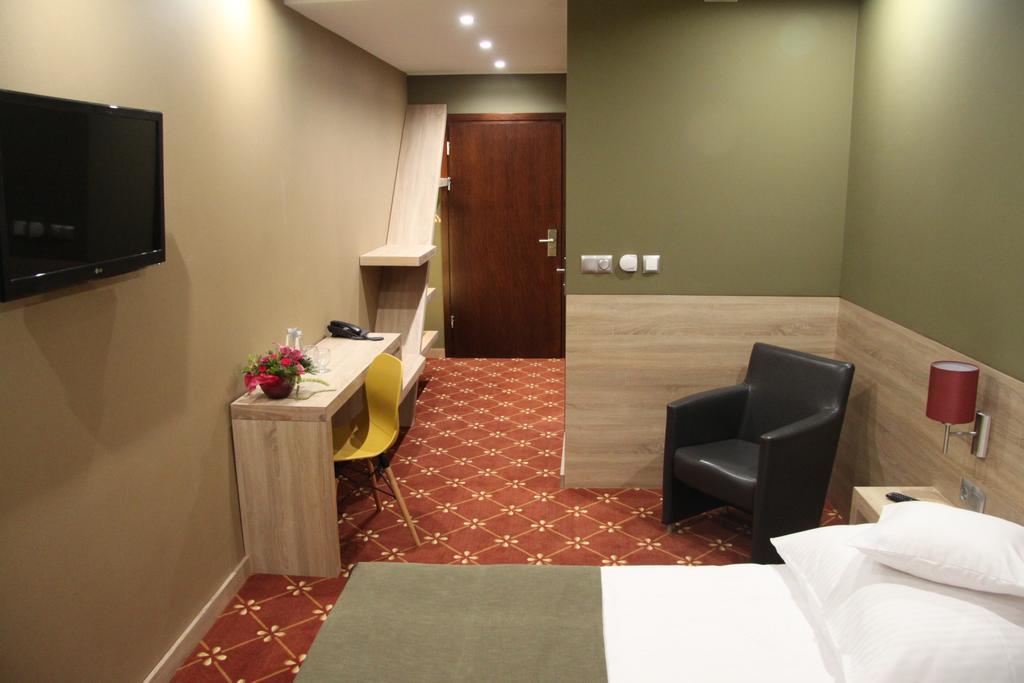 Hotel Dunajec Zglobice Esterno foto