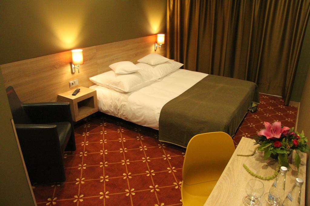 Hotel Dunajec Zglobice Esterno foto