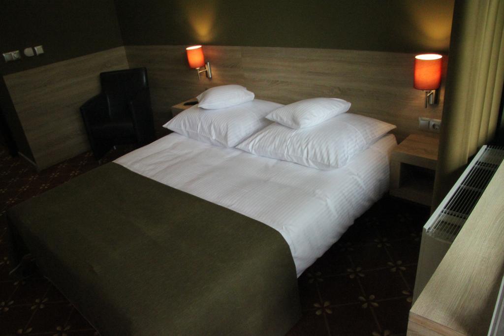 Hotel Dunajec Zglobice Esterno foto