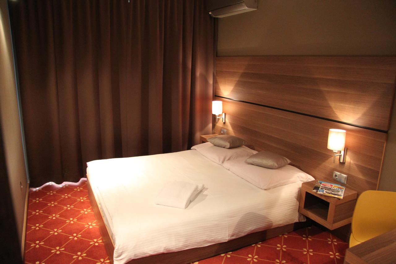 Hotel Dunajec Zglobice Esterno foto