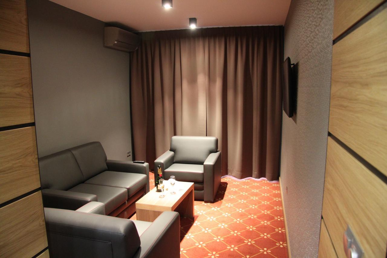 Hotel Dunajec Zglobice Esterno foto