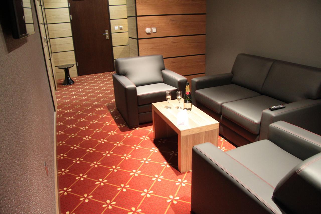 Hotel Dunajec Zglobice Esterno foto