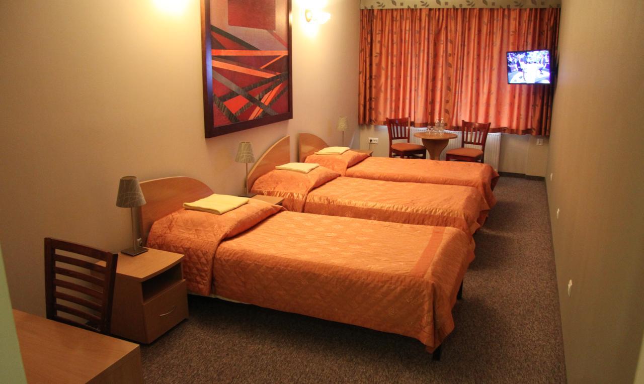 Hotel Dunajec Zglobice Esterno foto